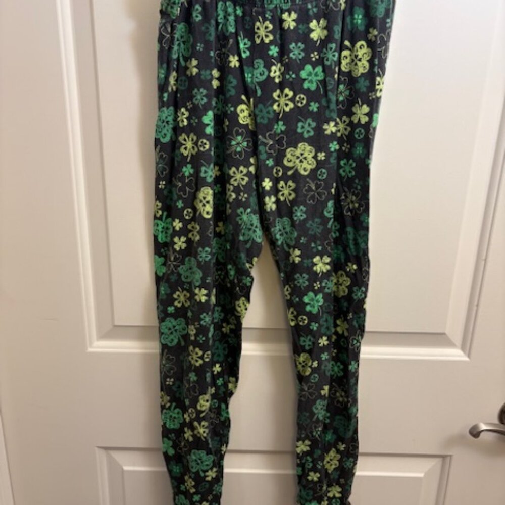 Black Leggings with Green Shamrock Print – St. Patrick’s Day